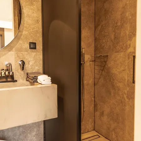 Unique * קלמאטה